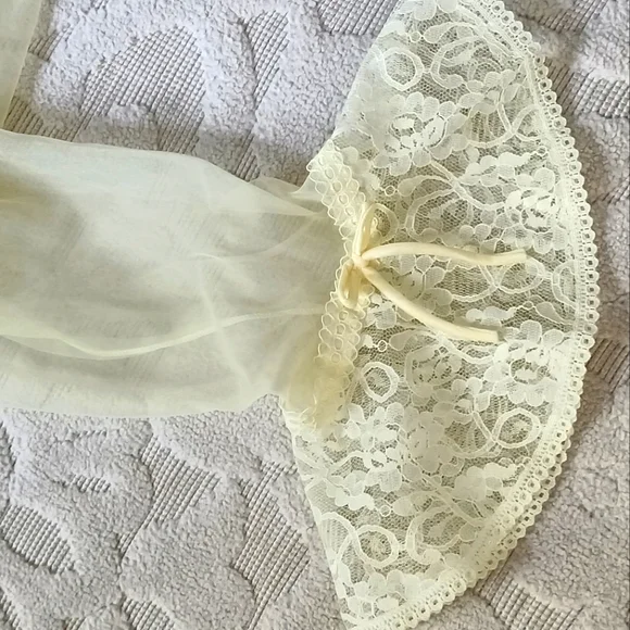 BUTTERY YELLOW, VTG BERNETTE NYLON, LONG PEIGNOIR SET! SZ MED